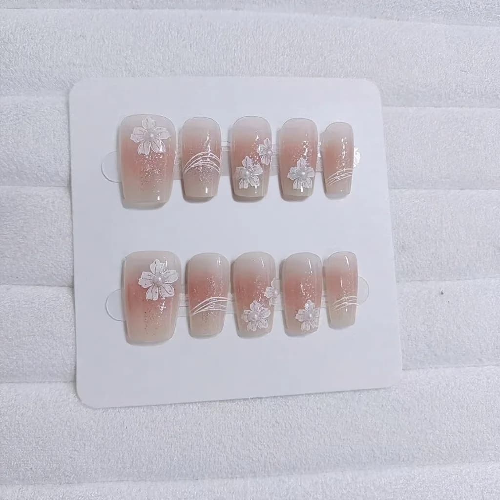 เล็บปลอมทาสีดอกไม้ด้วยมือ ทรงหลุมศพสั้น ดีไซน์สีบลัชออน
