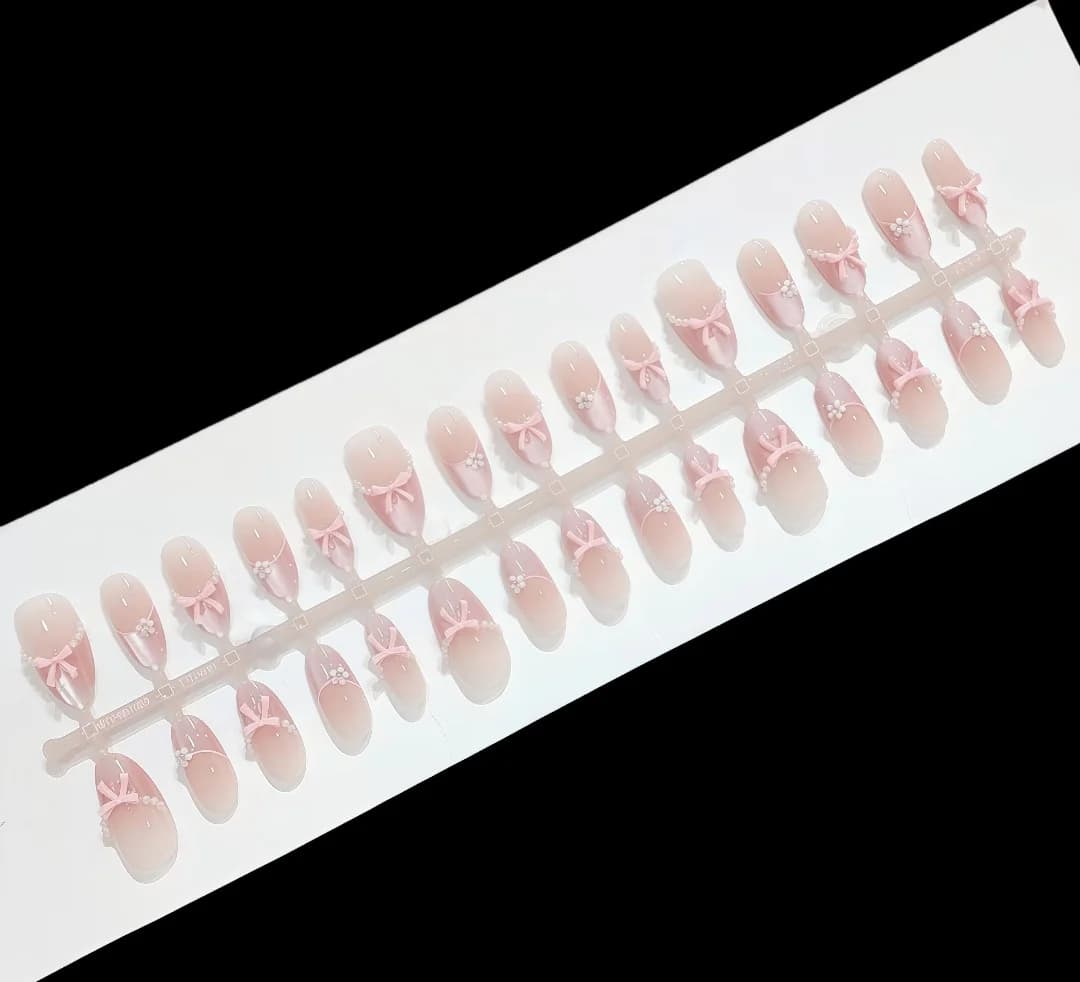 เล็บปลอม Cat Eye กลิตเตอร์ ทรงรีกลาง 30 ชิ้น