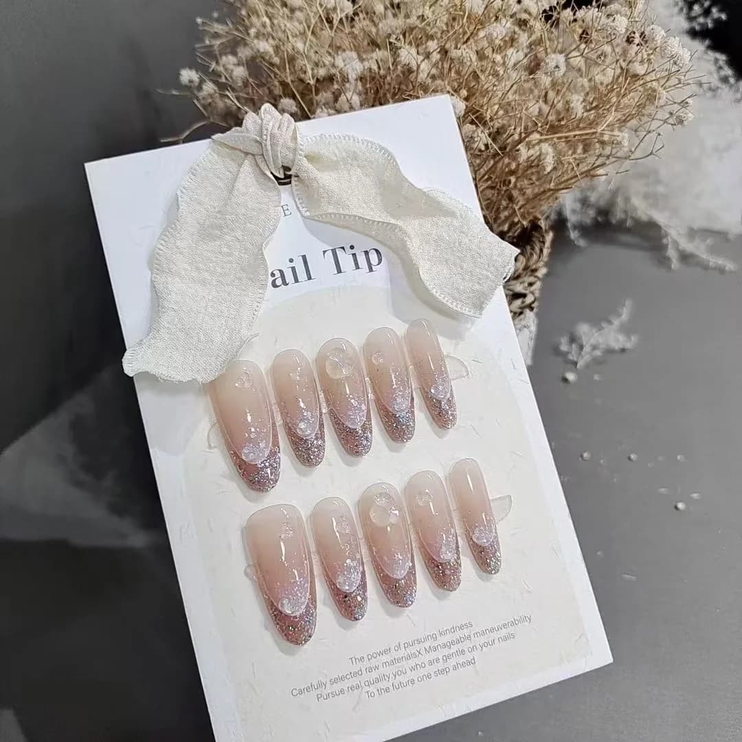 เล็บปลอมติดเร็วทรงรีปลายยาว Glitter Halo ใช้ซ้ำได้