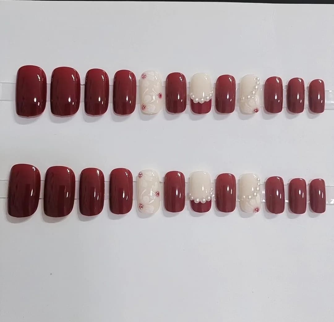 เล็บปลอม Lolita สีแดง ทรงกลาง สไตล์หวาน