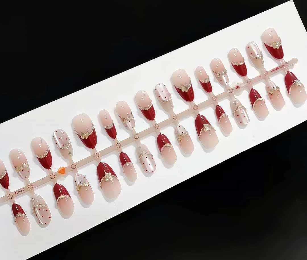 เล็บปลอม Cat Eye สีแดงไวน์ ประดับเพชรเทียม ทรงกลาง Oval