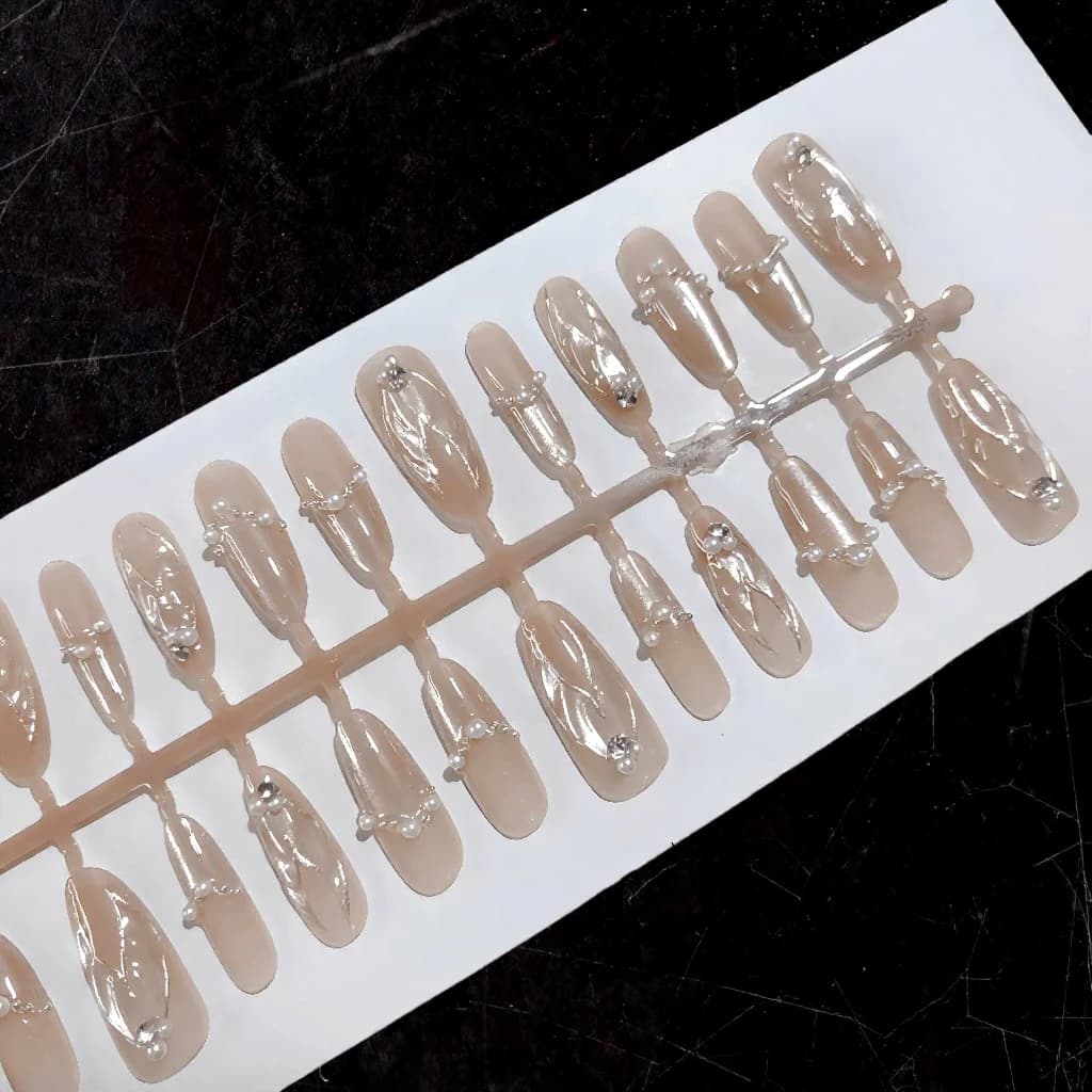 เล็บปลอมทรงรียาวลายตาแมวนางเงือก 30 ชิ้น