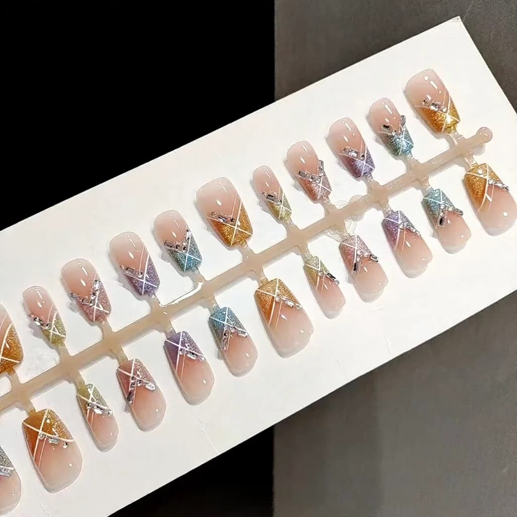 เล็บติดด่วน Candy Party ทรงสี่เหลี่ยมสั้น Rainbow Cat Eye พร้อมเพชรประดับ