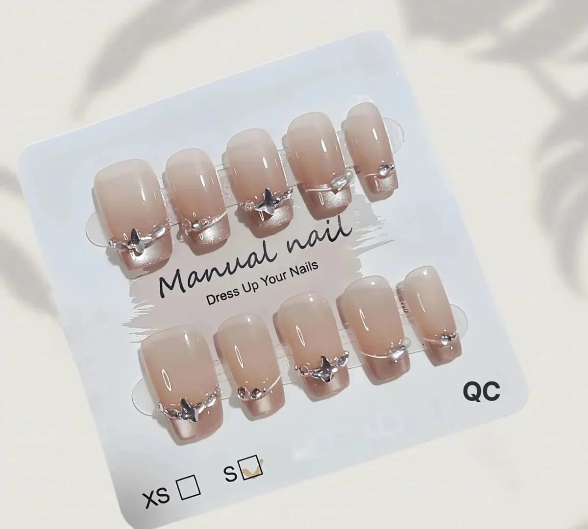 เล็บปลอม French Tip ประดับผีเสื้อเพชร เอฟเฟกต์ Cat Eye