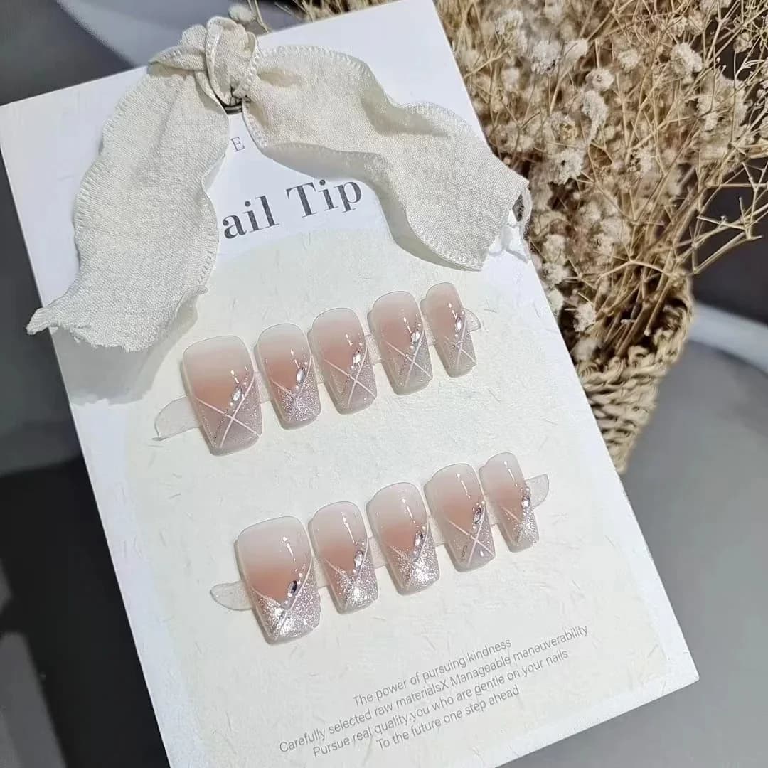 เล็บปลอมทรงโลงสั้น สีชมพูบลัช ลายตาแมว สไตล์หวาน 10 ชิ้น