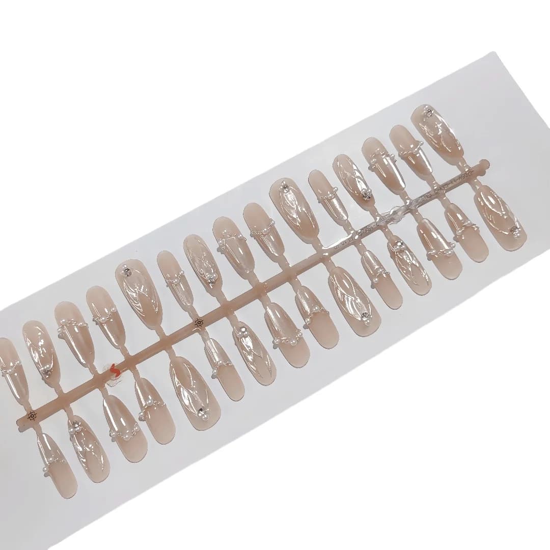 เล็บปลอมทรงรียาวลายตาแมวนางเงือก 30 ชิ้น
