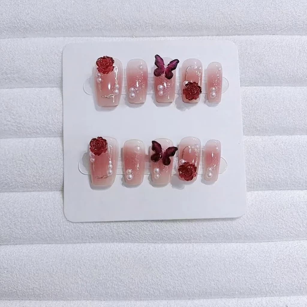 เล็บปลอมทรงสั้น Coffin สีพลัมไล่เฉดชมพู ลายดอกไม้ 10 ชิ้น