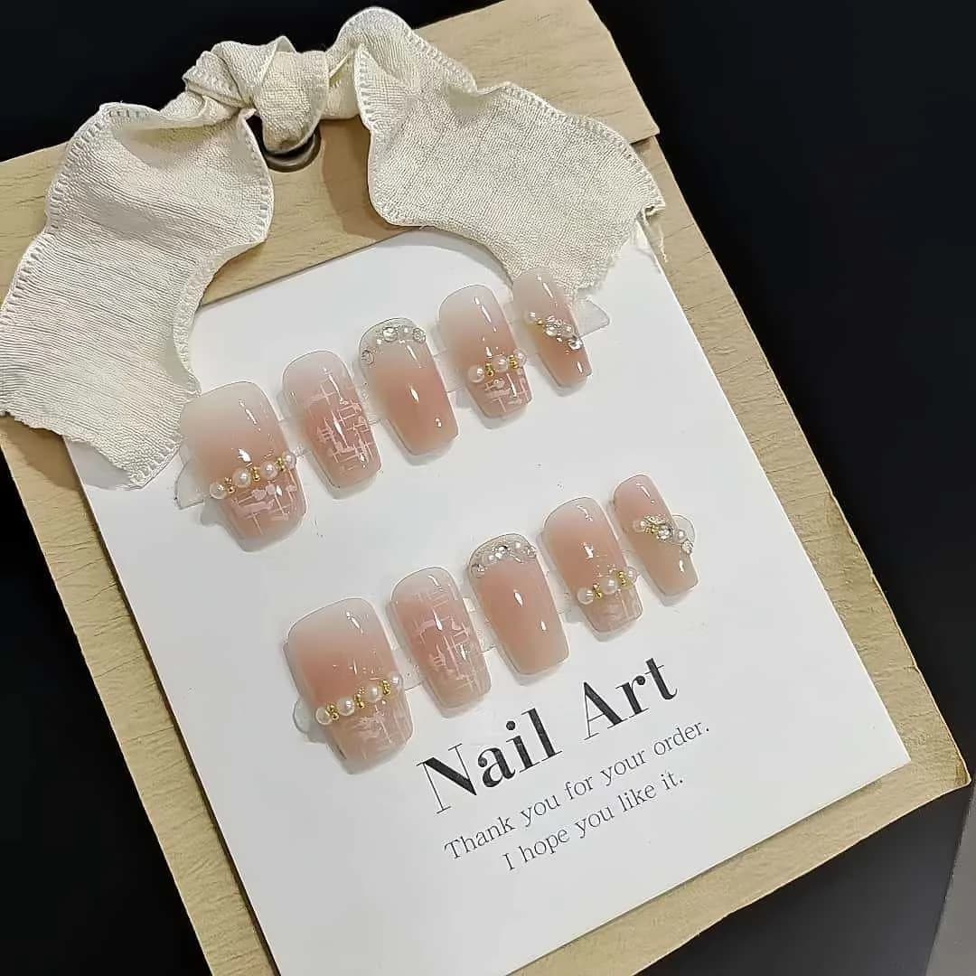 ชุดเล็บปลอมติดสำเร็จรูปทรงสี่เหลี่ยมสั้น สไตล์หวาน 30 ชิ้น