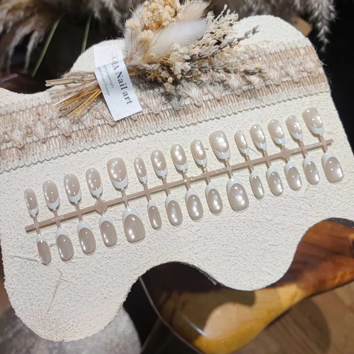 เล็บปลอมตาแมวปลายฝรั่งเศสสีขาว สั้นทรงรี 30 ชิ้น