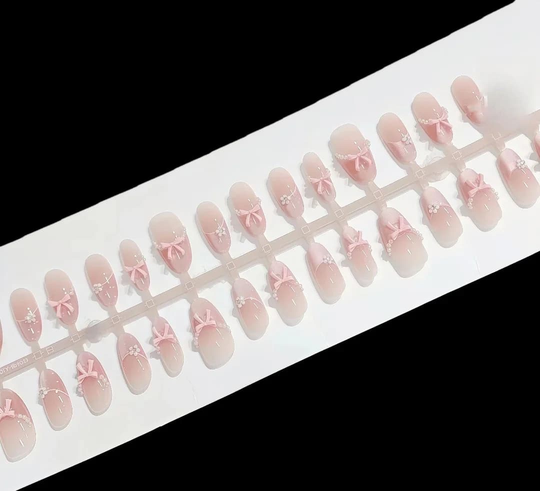 เล็บปลอม Cat Eye กลิตเตอร์ ทรงรีกลาง 30 ชิ้น