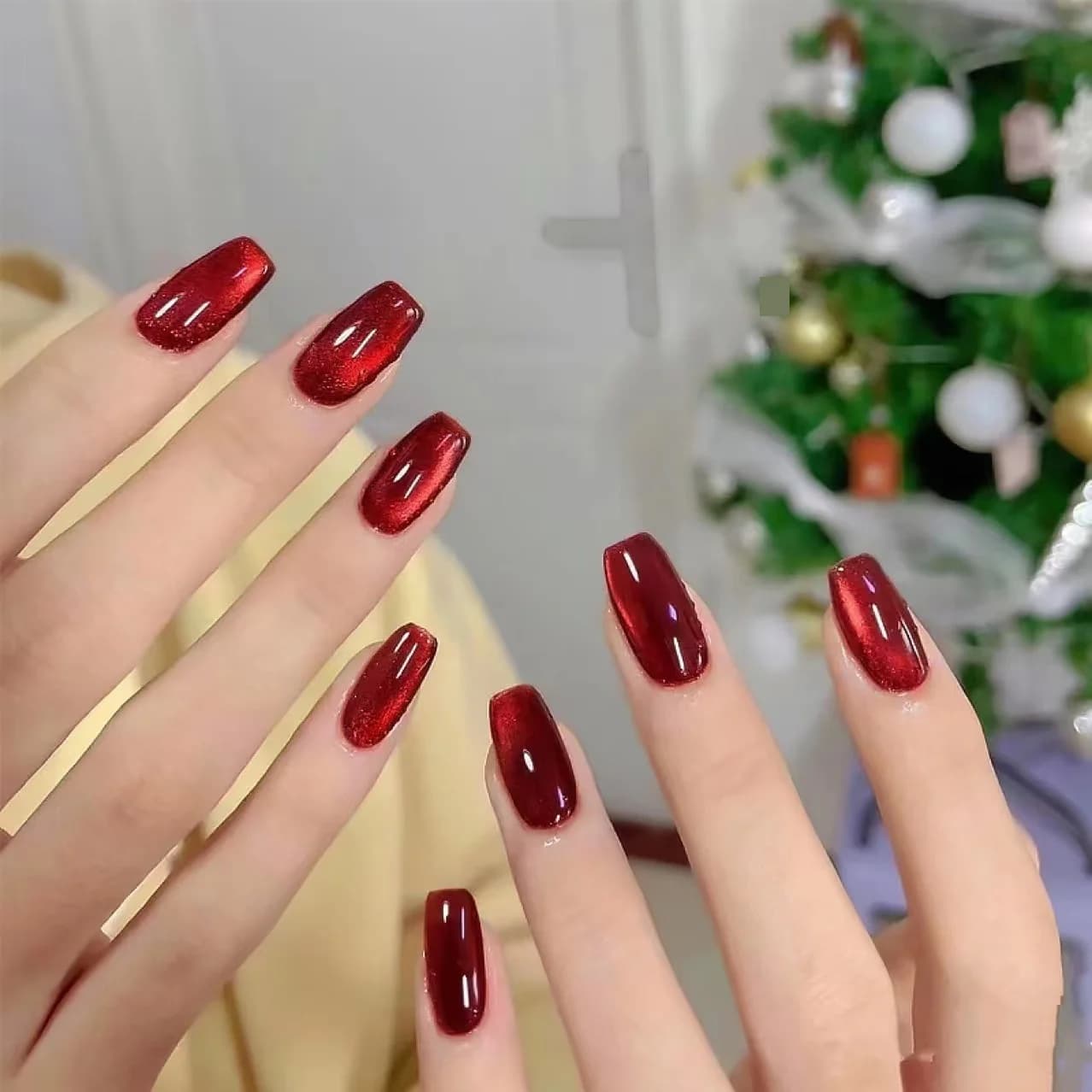 เล็บปลอมแคทอายสีแดง ทรงโลงศพ สั้นและปานกลาง