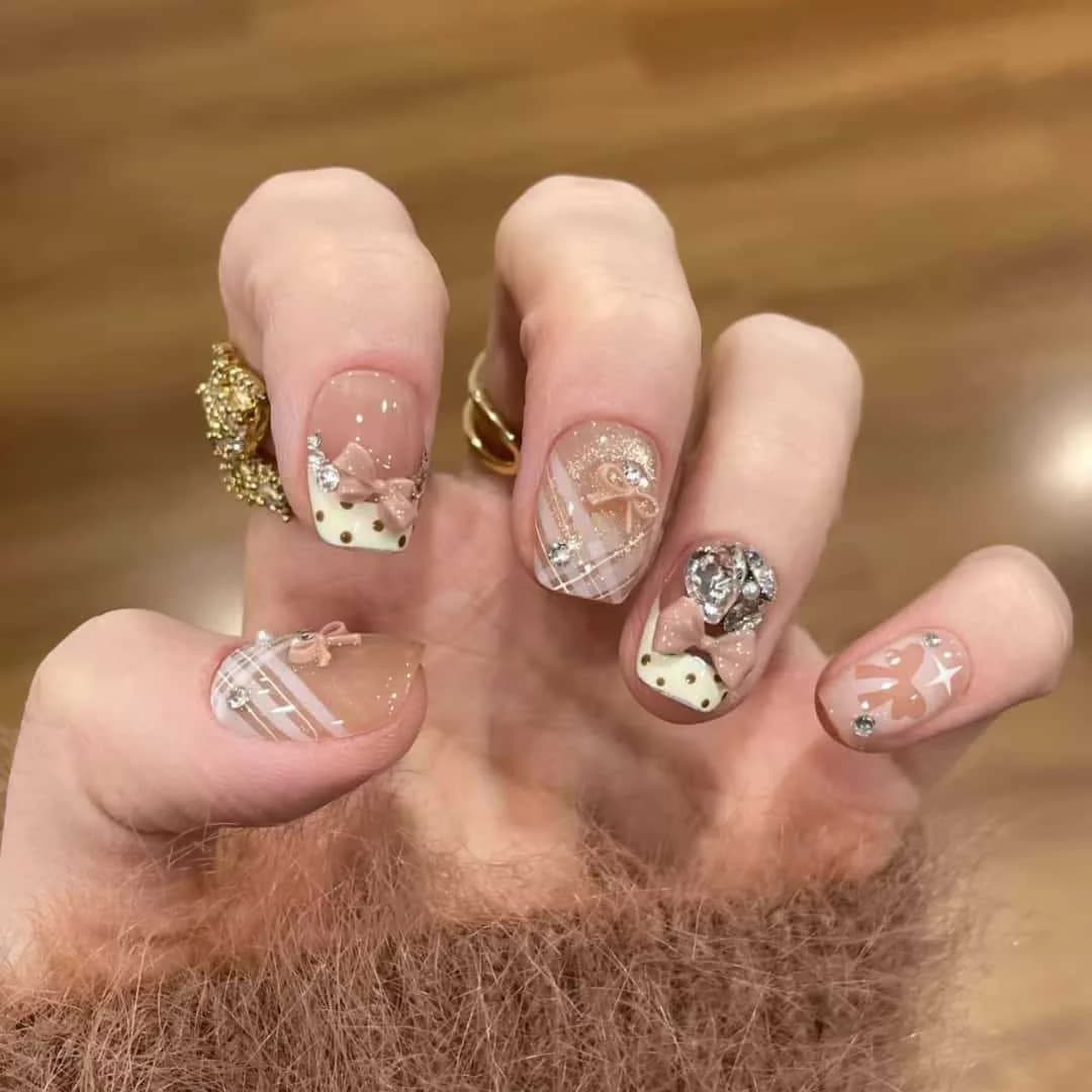 เล็บปลอม French Tip Cat Eye สั้นทรงโลงศพ สีขาวครีม 30 ชิ้น