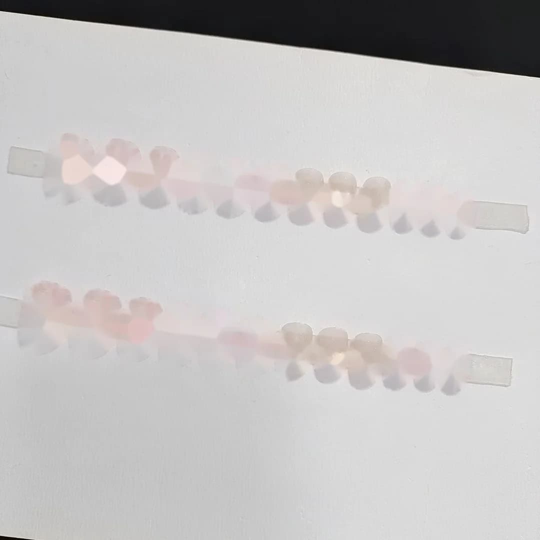 ชุดเล็บติดสำเร็จรูปสีแดง ลายตาราง เรียบหรู 24 ชิ้น